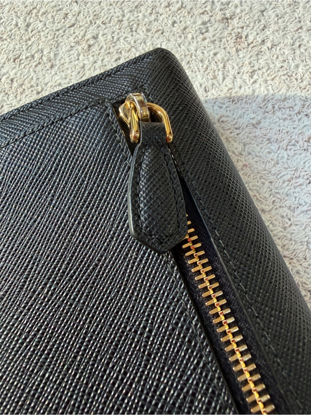 Prada Black and Red Saffiano Leather Wallet NWOT - Picture 15 of 16